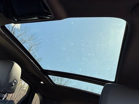 Certified 2026 Land Rover Range Rover Velar Dynamic SE image 27