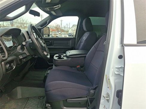 Used 2024 RAM 2500 Tradesman w/ Chrome Appearance Group image 13