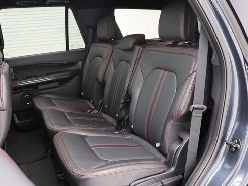Used 2022 Ford Expedition Limited image 12