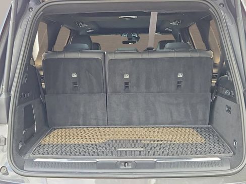 Used 2022 Jeep Grand Wagoneer Series III w/ HD Trailer Tow Package AWD/4WD image 12