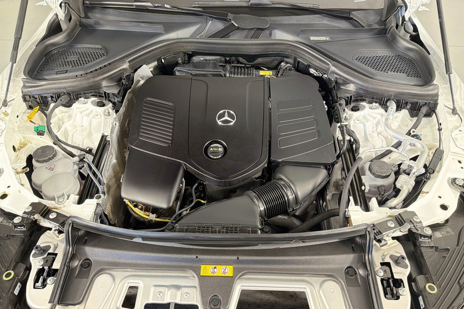 Used 2025 Mercedes-Benz GLC 350e 4MATIC image 12