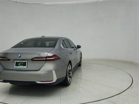 Used 2025 BMW i5 xDrive40 image 73