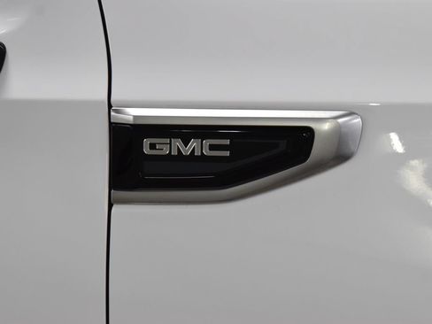 Used 2024 GMC Yukon XL Denali AWD/4WD image 16