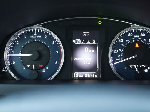 Used 2016 Toyota Camry XLE image 11