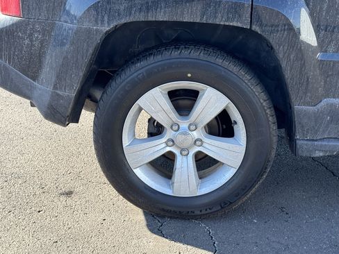 Used 2017 Jeep Patriot Sport w/ Tire & Wheel Group image 19