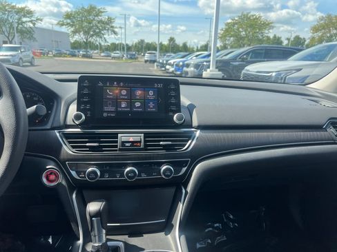 Used 2018 Honda Accord EX image 12