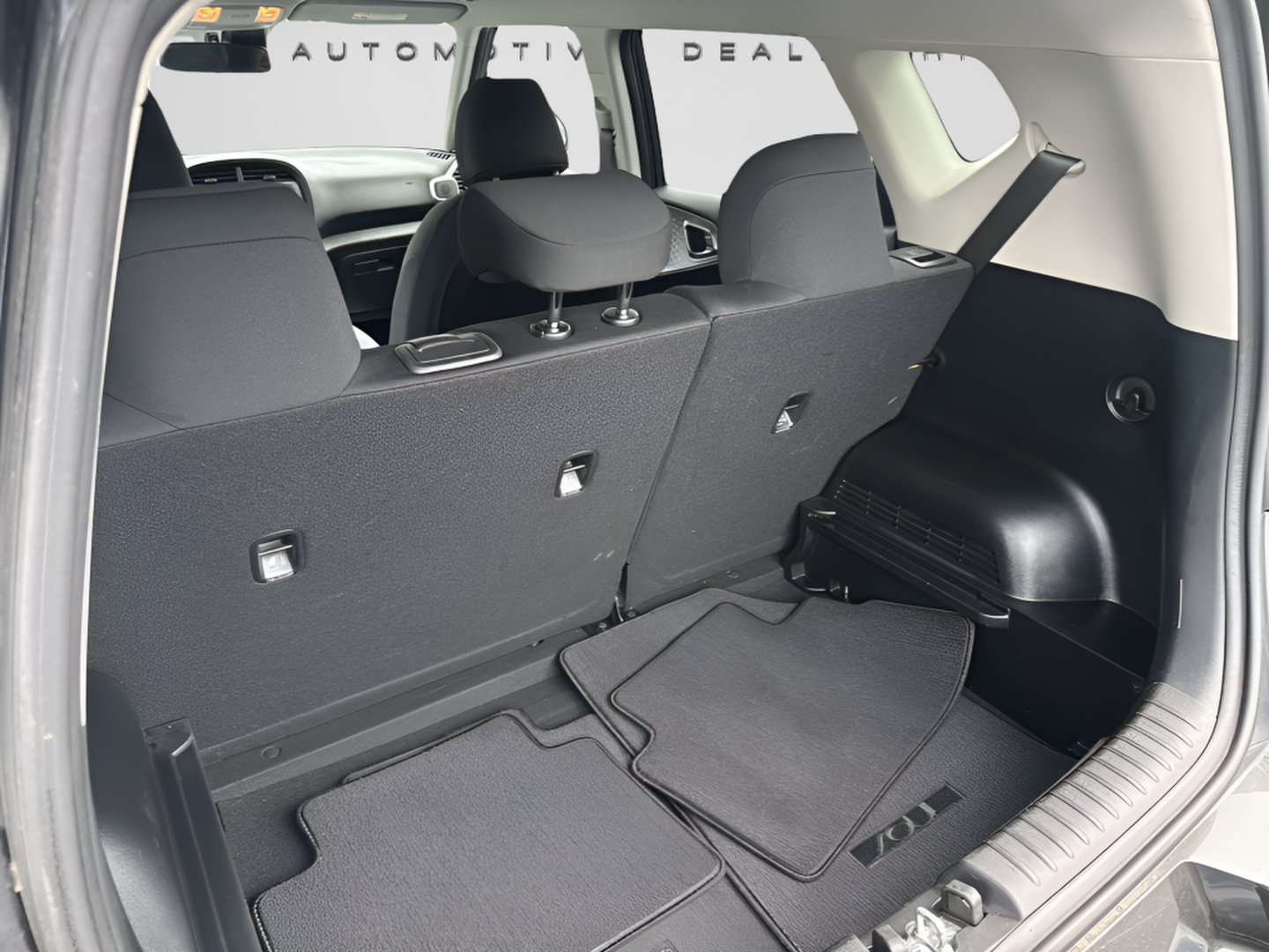 Used 2025 Kia Soul LX w/ LX Technology Package FWD image 22