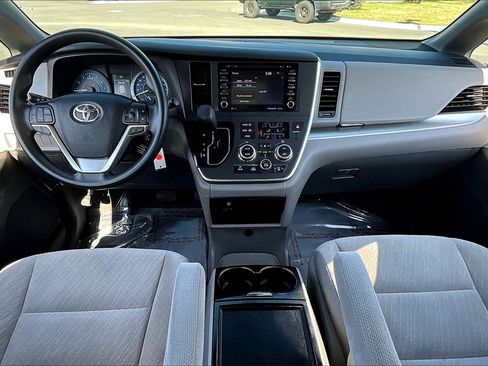 Used 2020 Toyota Sienna LE image 16