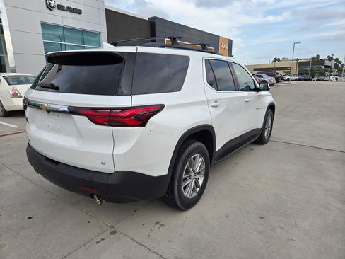 Used 2023 Chevrolet Traverse LT FWD image 3