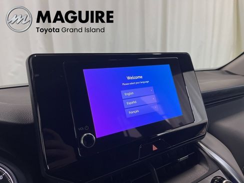 Used 2023 Toyota Venza LE image 11