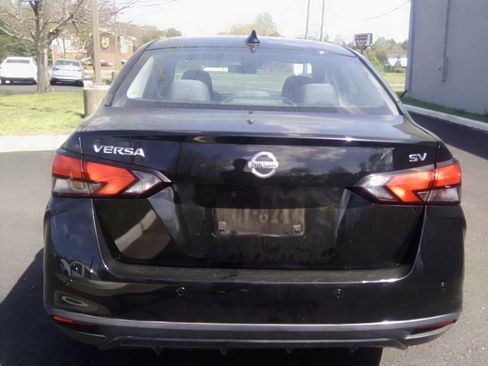 Used 2020 Nissan Versa SV image 5