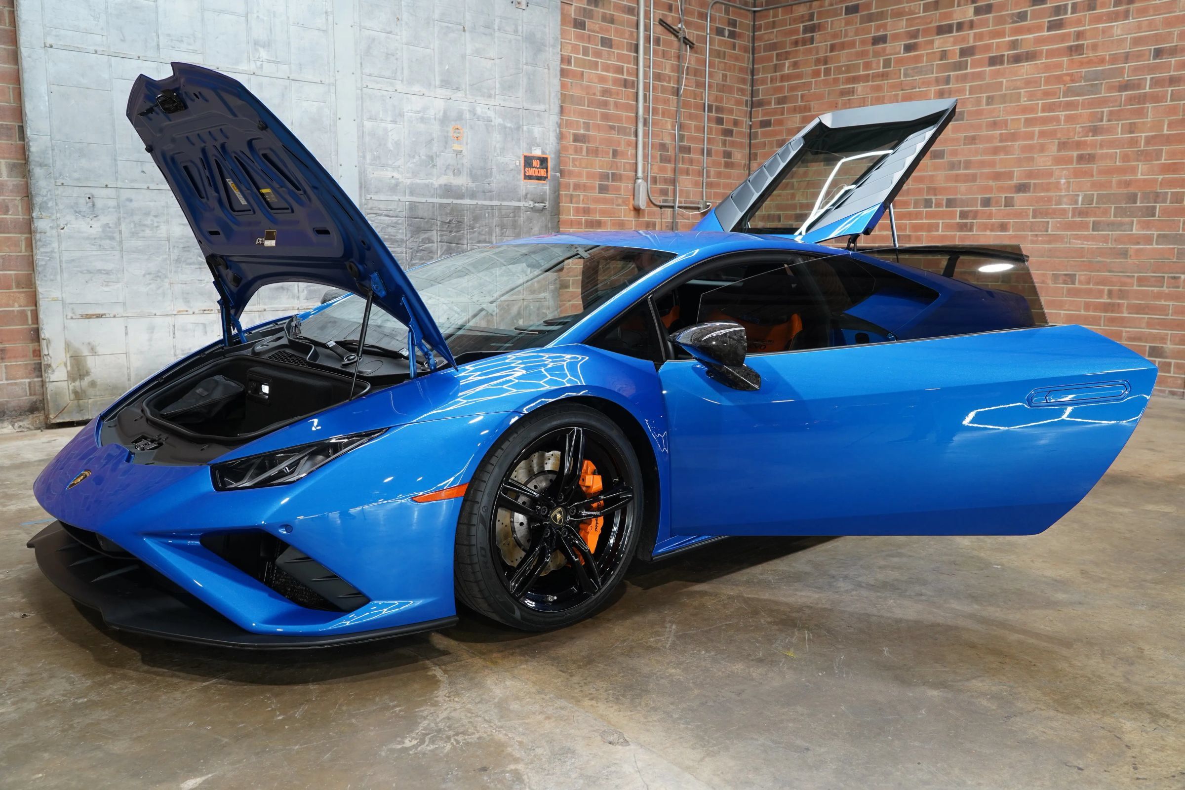 Used 2020 Lamborghini Huracan EVO RWD image 29