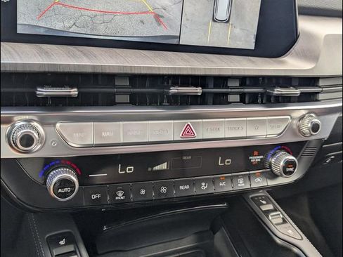 Certified 2024 Kia Telluride SX w/ Towing Package FWD image 17