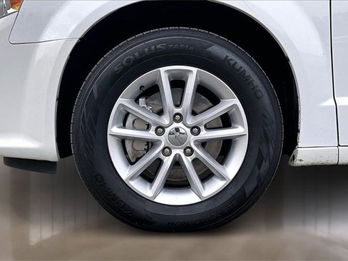 Used 2019 Dodge Grand Caravan SXT image 29