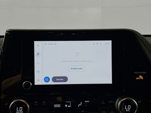 Used 2023 Toyota Highlander XLE image 27