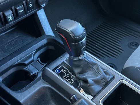 Used 2022 Toyota Tacoma TRD Off-Road image 18