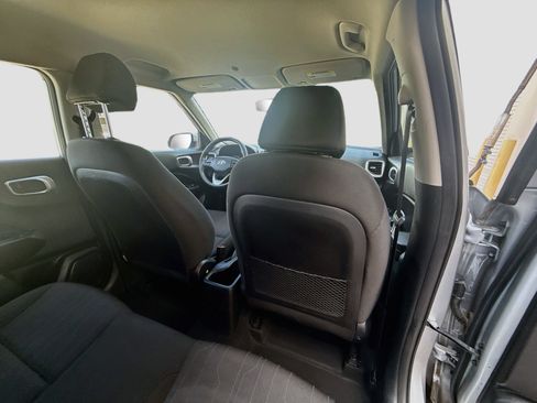 Used 2021 Hyundai Venue SE FWD image 26