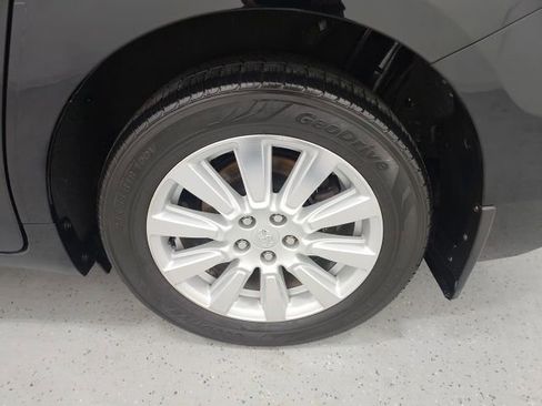 Used 2017 Toyota Sienna XLE image 10