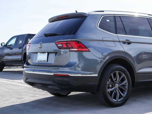Used 2022 Volkswagen Tiguan SE FWD image 9