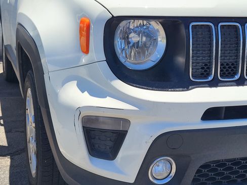 Used 2019 Jeep Renegade Latitude w/ Cold Weather Group AWD/4WD image 14