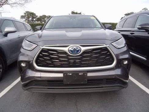 Certified 2023 Toyota Highlander LE image 2