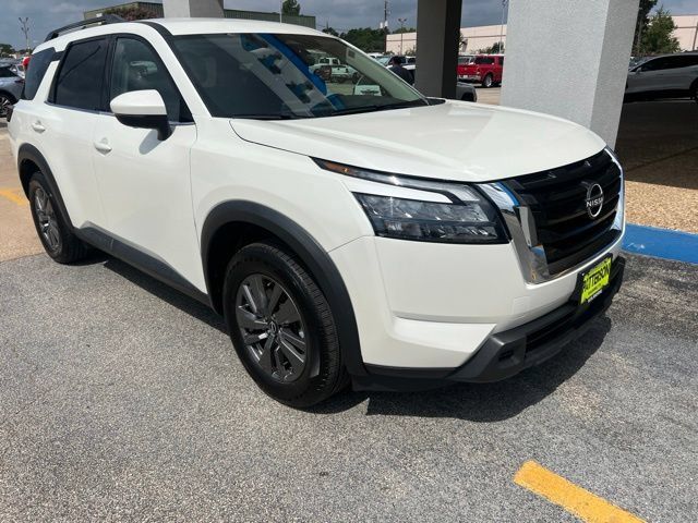 Used 2024 Nissan Pathfinder SV FWD image 2