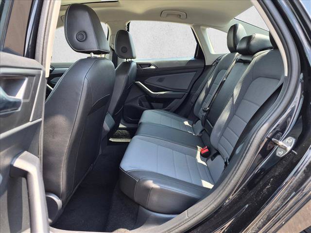 Used 2025 Volkswagen Jetta SE FWD image 19