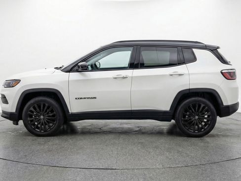 Used 2025 Jeep Compass Trailhawk image 5