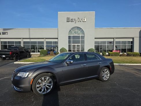 Used 2019 Chrysler 300 Limited RWD image 1