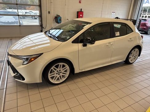 New 2026 Toyota Corolla SE image 2