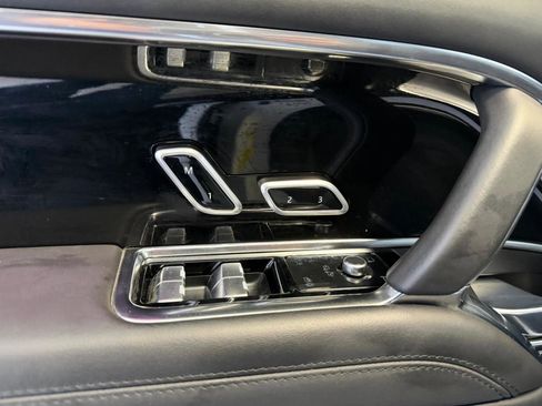 Used 2023 Land Rover Range Rover SE image 11