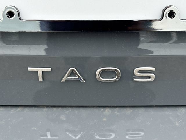 Used 2023 Volkswagen Taos SE w/ Panoramic Sunroof Package FWD image 32