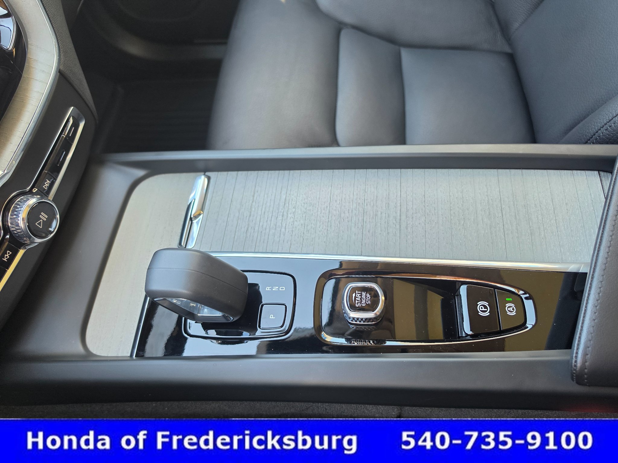Used 2025 Volvo XC60 T8 Plus w/ Protection Package Premier AWD/4WD image 51