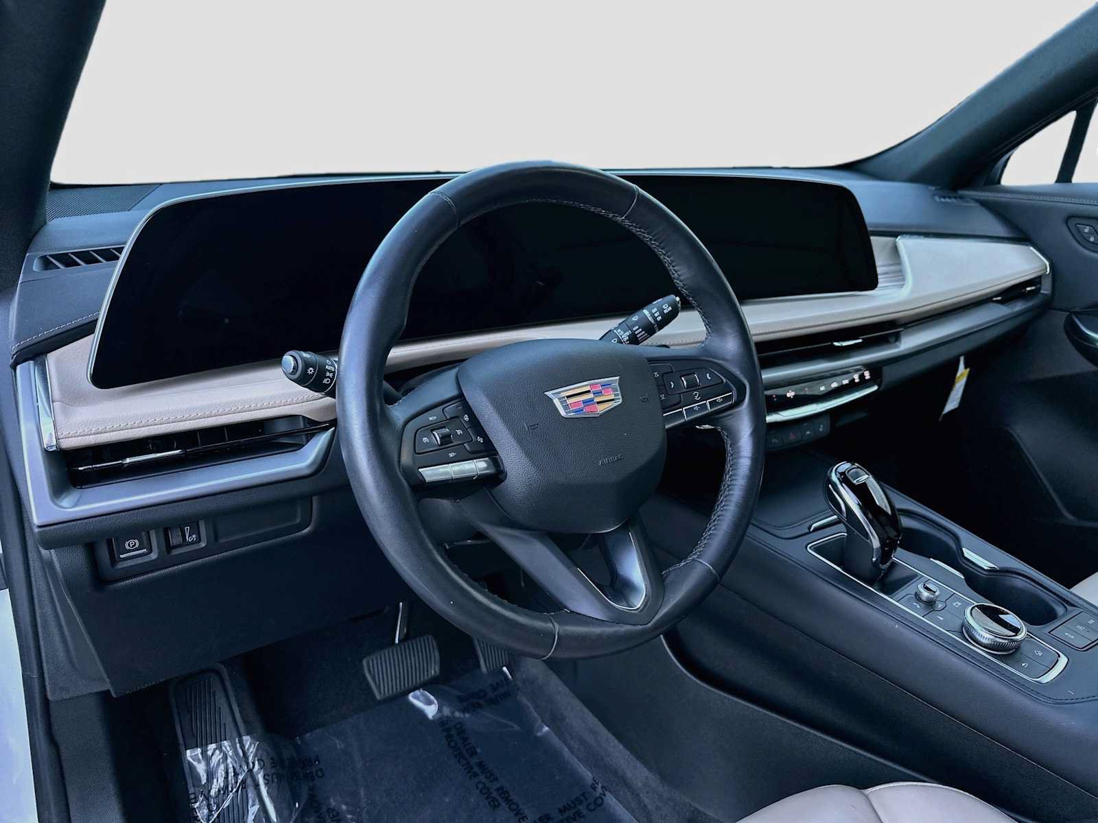Used 2024 Cadillac XT4 Premium Luxury w/ Cold Weather Package FWD image 9