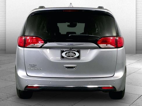 Used 2018 Chrysler Pacifica Touring-L Plus w/ Advanced Safetytec Group FWD image 3