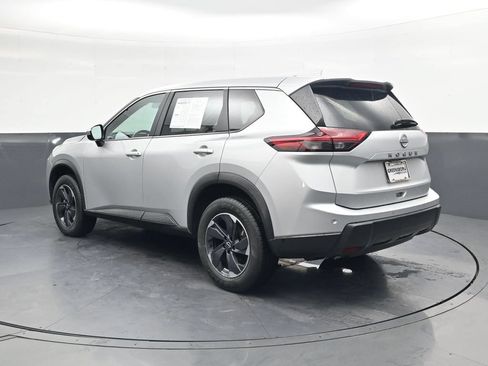 Used 2025 Nissan Rogue SV FWD image 8