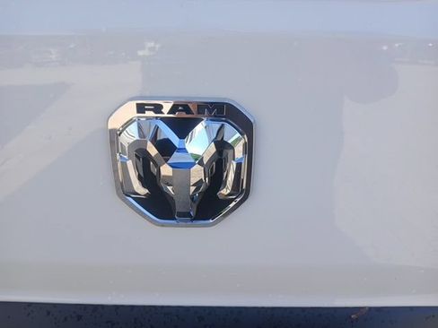 Used 2024 RAM ProMaster 2500 w/ Convenience Group FWD image 9