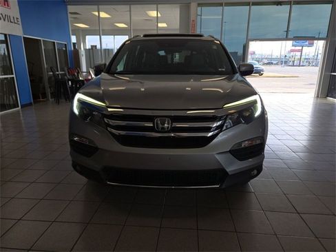 Used 2018 Honda Pilot Touring image 3