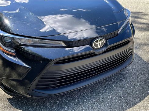 Used 2024 Toyota Corolla LE FWD image 31