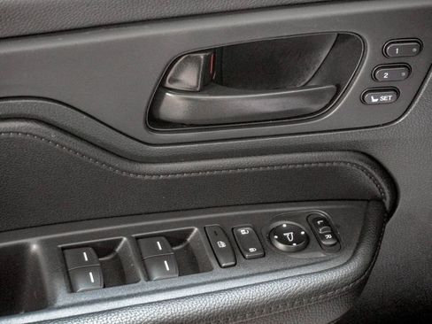 Used 2023 Honda Odyssey EX-L image 19