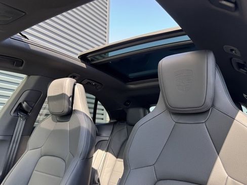 New 2025 Porsche Macan Electric image 15