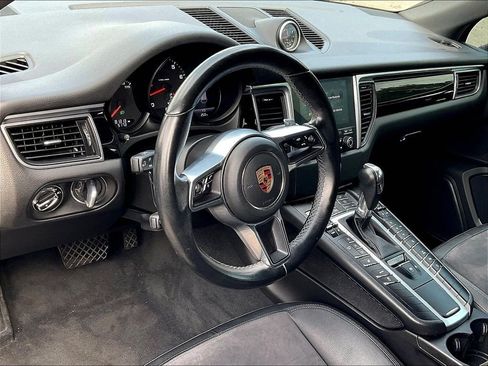 Used 2018 Porsche Macan AWD/4WD image 8