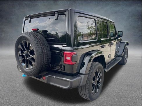 Used 2023 Jeep Wrangler Unlimited Sahara w/ Cold Weather Group AWD/4WD image 8