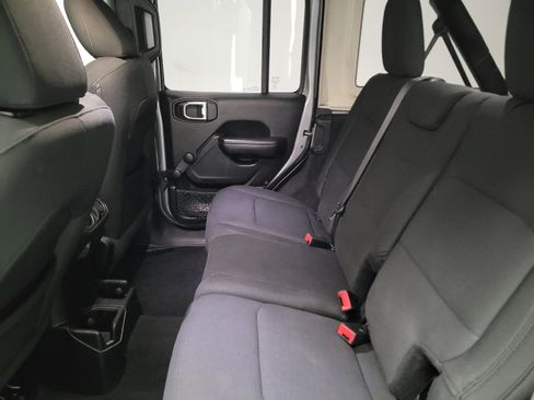 Used 2019 Jeep Wrangler Unlimited Sport image 18