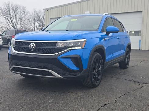 Used 2022 Volkswagen Taos SE image 3