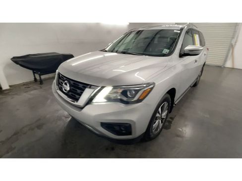 Used 2020 Nissan Pathfinder S image 4