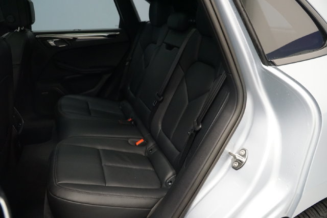 Certified 2026 Porsche Macan AWD/4WD image 25