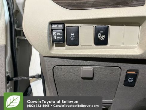 Used 2015 Toyota Sienna XLE image 19