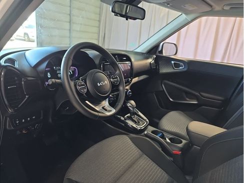 Used 2025 Kia Soul EX image 21