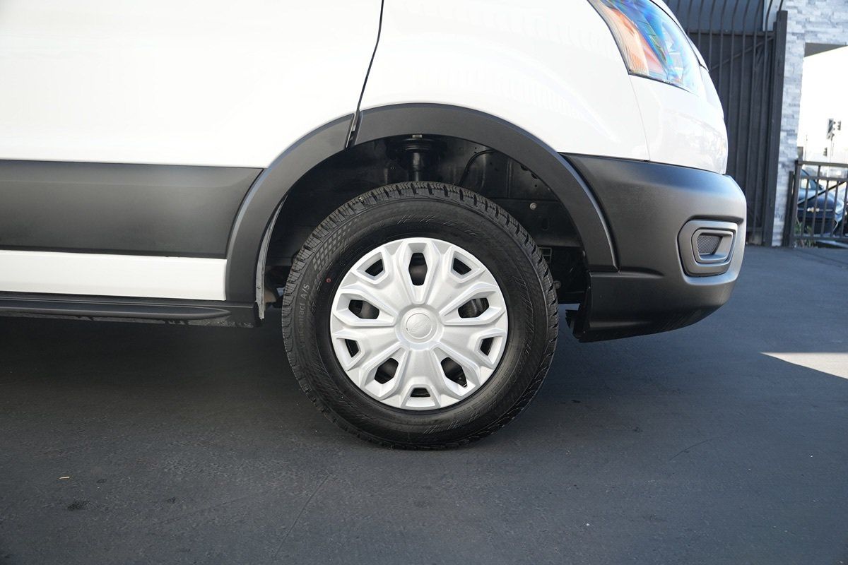 Used 2023 Ford E-Transit Medium Roof RWD image 25